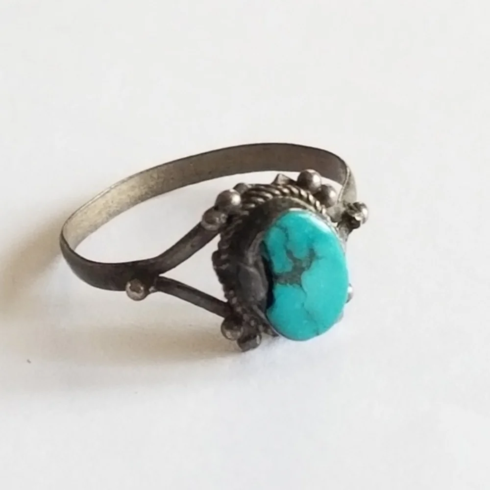 Vintage ring petit point dainty ring silver tone turquoise color cabochon 6